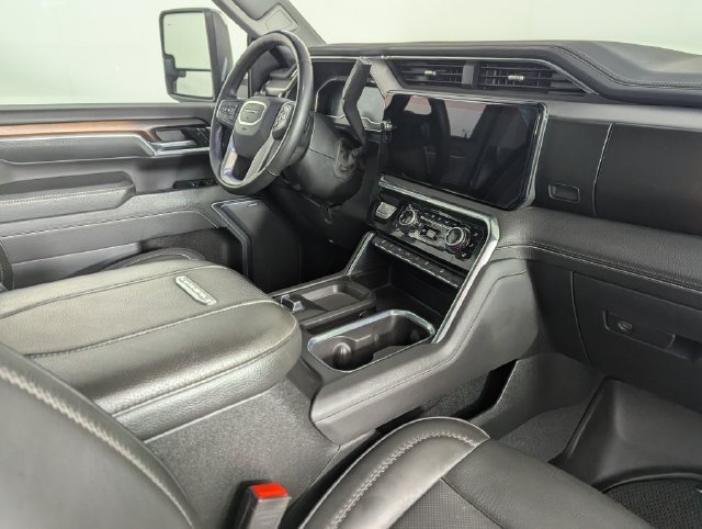 Used 2025 GMC Sierra 3500 Denali w/ Denali Reserve Package AWD/4WD image 23
