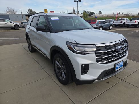 Used 2025 Ford Explorer Active w/ Active Comfort Package image 7