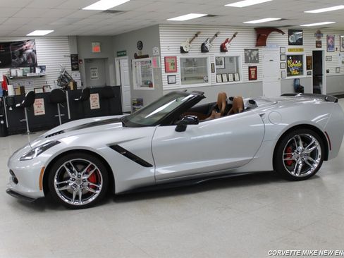 Used 2015 Chevrolet Corvette Stingray Convertible w/ 3LT Preferred Equipment Group RWD image 24