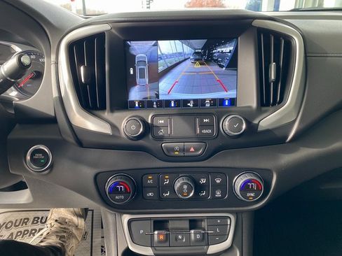 Used 2022 GMC Terrain SLT w/ Tech Package image 22