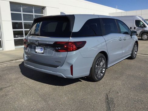 New 2026 Honda Odyssey Touring image 4