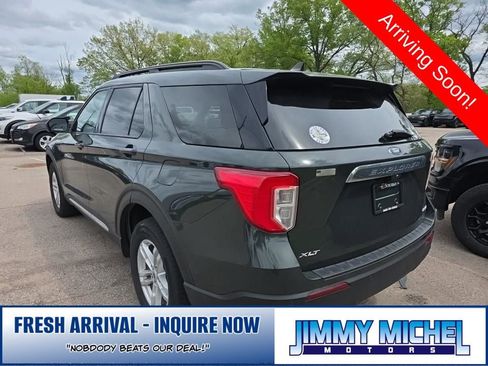 Used 2023 Ford Explorer XLT AWD/4WD image 3