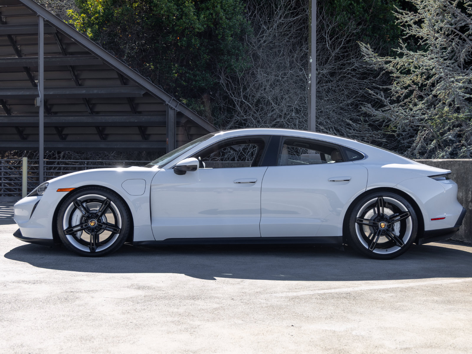 Certified 2022 Porsche Taycan 4S AWD/4WD image 2
