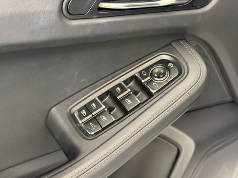 Certified 2023 Porsche Macan AWD/4WD image 28