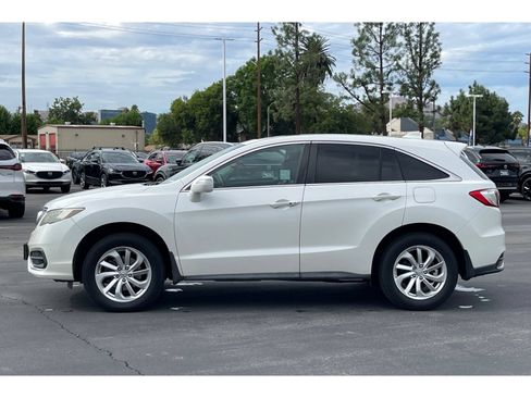 Used 2017 Acura RDX w/ AcuraWatch Plus Package FWD image 3