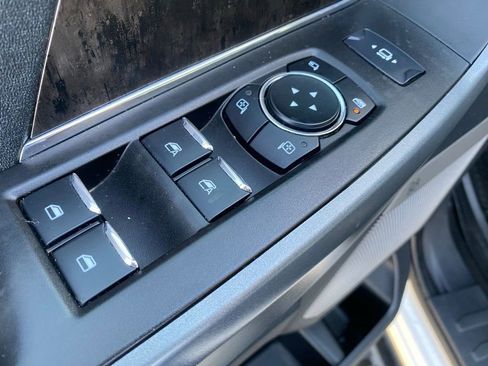 Used 2023 Ford F250 Lariat w/ Lariat Ultimate Package AWD/4WD image 13