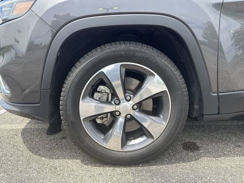 Used 2019 Jeep Cherokee Limited w/ Luxury Group FWD image 10