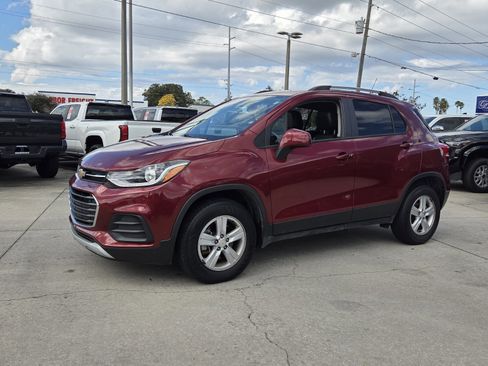 Used 2022 Chevrolet Trax LT w/ LT Convenience Package image 3
