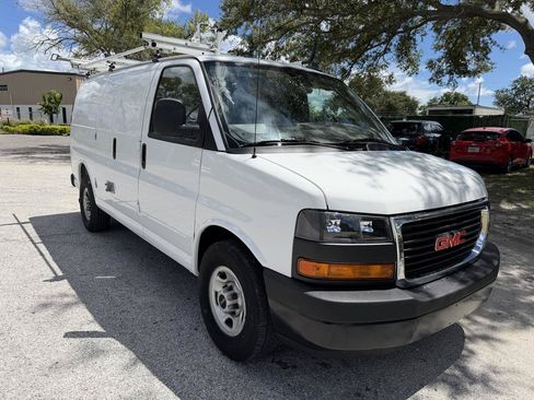 Used 2025 GMC Savana 3500 RWD image 2