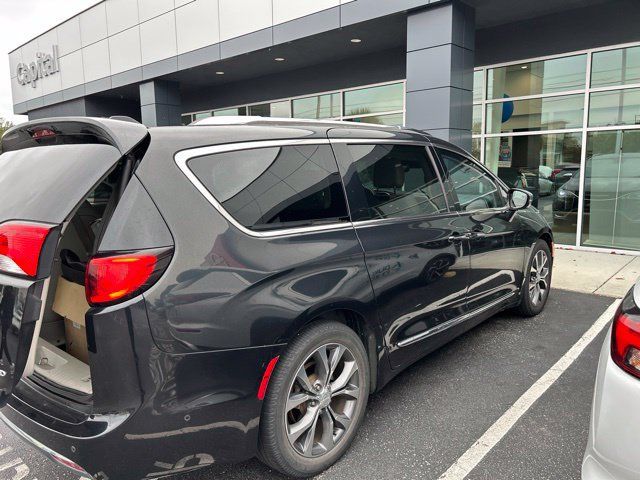 Used 2017 Chrysler Pacifica Limited FWD image 16