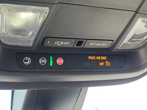 Used 2022 Chevrolet Traverse LS image 16