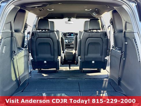 New 2026 Chrysler Pacifica Select image 7
