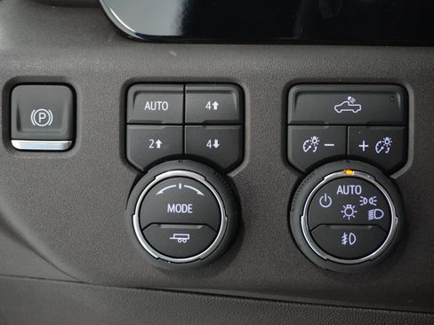 New 2026 Chevrolet Silverado 1500 LT Trail Boss w/ Convenience Package II AWD/4WD image 17