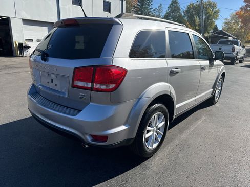 Used 2017 Dodge Journey SXT w/ Comfort/Convenience Group image 3