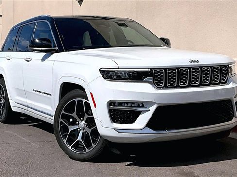 Used 2022 Jeep Grand Cherokee Summit AWD/4WD image 2