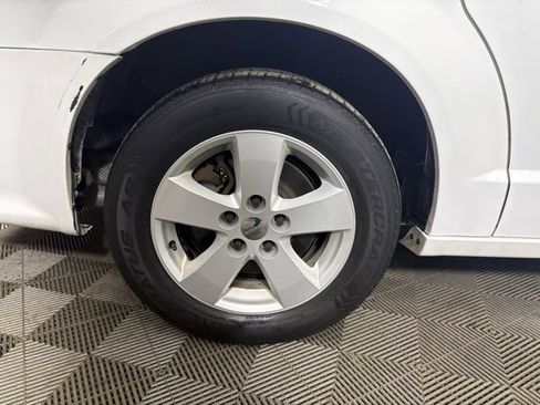 Used 2018 Dodge Grand Caravan SE image 23