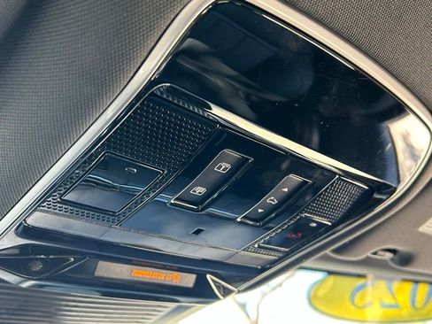 Used 2025 Land Rover Range Rover Sport SE image 55