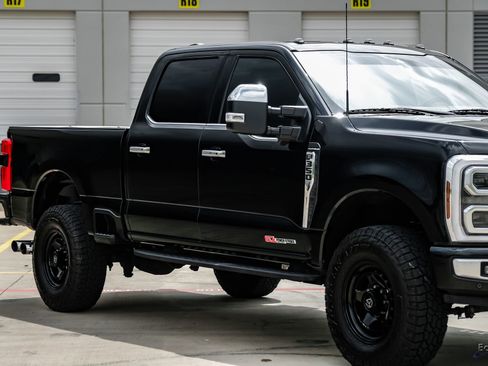 Used 2024 Ford F350 Platinum w/ Tremor Off-Road Package AWD/4WD image 25