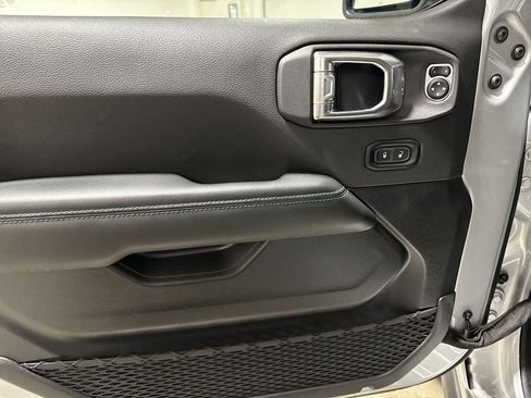 Used 2024 Jeep Wrangler Unlimited Rubicon 4xe AWD/4WD image 21