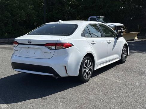 Used 2022 Toyota Corolla LE FWD image 2