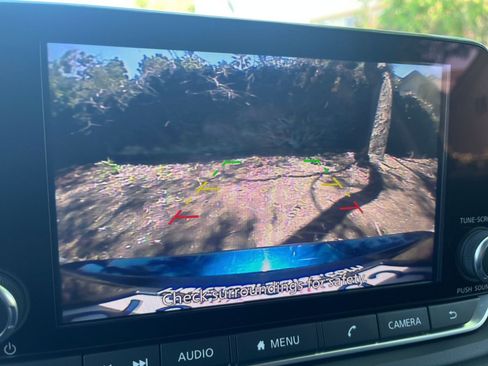 Used 2025 Nissan Rogue SV FWD image 25