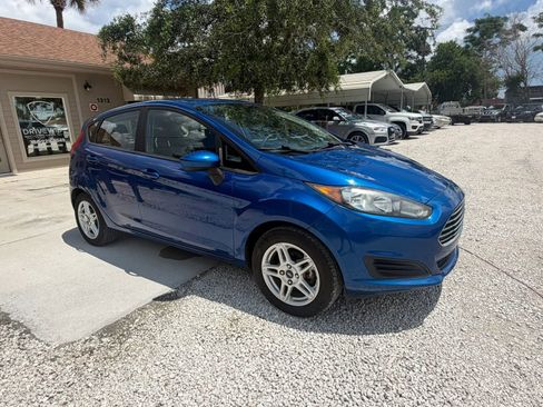 Used 2019 Ford Fiesta SE FWD image 2