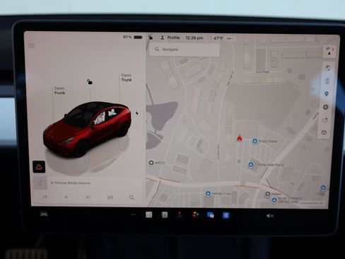 Used 2023 Tesla Model Y Performance image 30