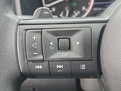 Used 2023 Nissan Rogue S image 20