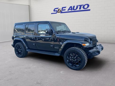 Used 2023 Jeep Wrangler Unlimited Sahara image 6