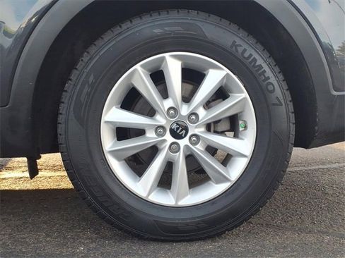 Used 2019 Kia Sorento LX w/ LX Convenience Package image 9