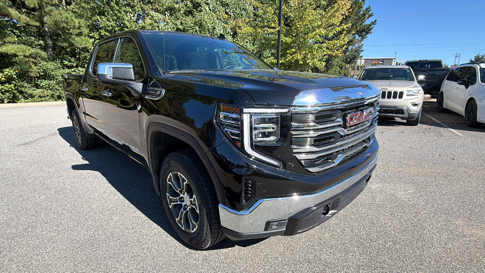 Used 2025 GMC Sierra 1500 SLT AWD/4WD image 5