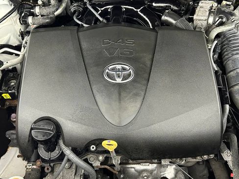 Used 2021 Toyota Highlander XLE AWD/4WD image 40
