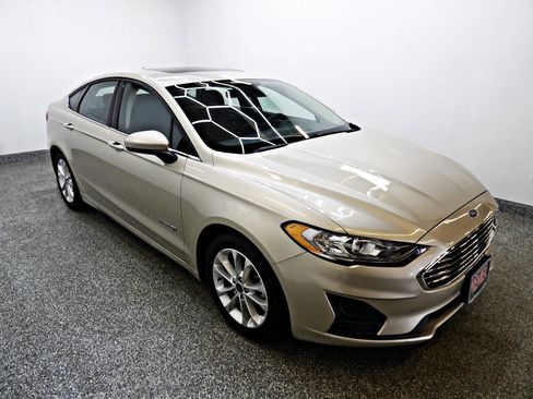 Used 2019 Ford Fusion SE image 3