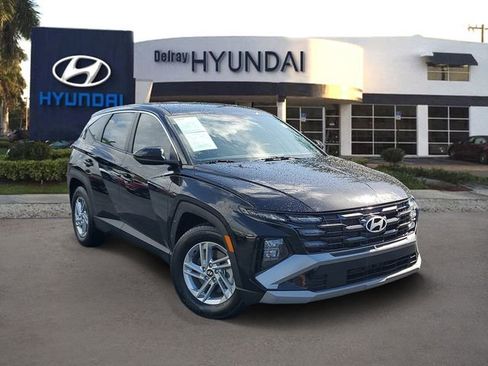 Used 2025 Hyundai Tucson SE FWD image 1
