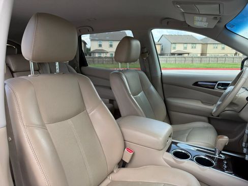 Used 2014 Nissan Pathfinder Platinum FWD image 18