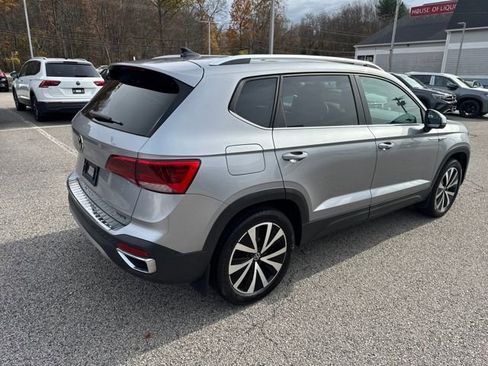 Certified 2023 Volkswagen Taos SE w/ Panoramic Sunroof Package image 9