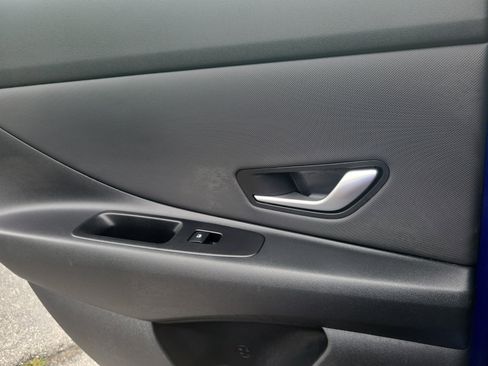Used 2025 Hyundai Elantra SEL FWD image 13