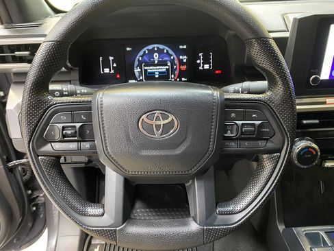 Used 2025 Toyota Tacoma SR5 image 31