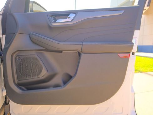 New 2025 Ford Escape SE image 13