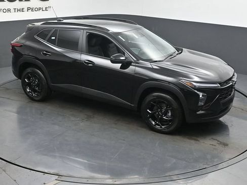 New 2026 Chevrolet Trax LT w/ Driver Confidence Package FWD image 16