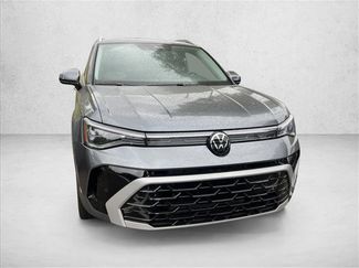 Used 2025 Volkswagen Taos SEL video 2