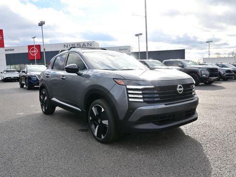 New 2026 Nissan Kicks SR w/ Cold Weather Package image 2