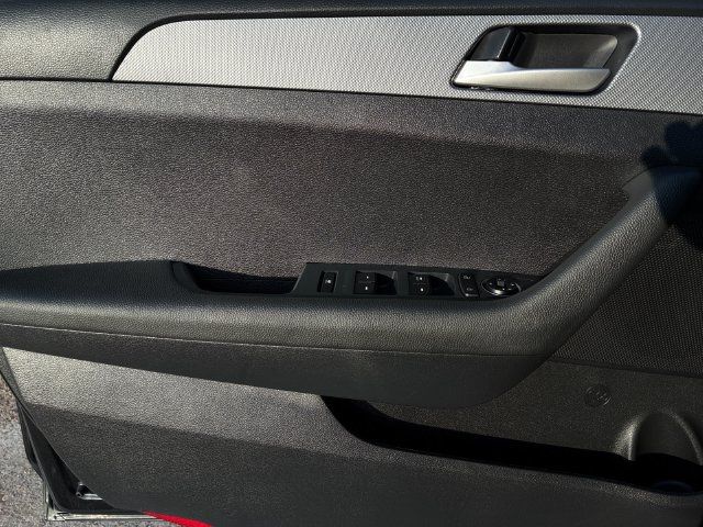 Used 2018 Hyundai Sonata SE FWD image 12