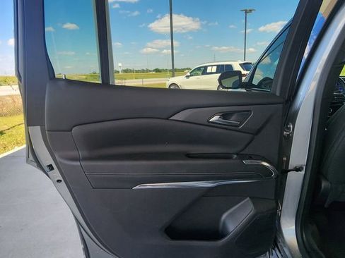 Used 2024 Chevrolet Traverse LT FWD image 18