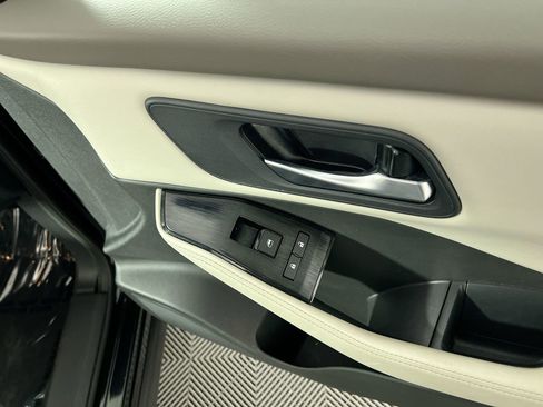 Used 2025 Nissan Rogue SV image 29