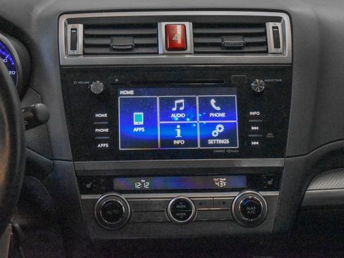 Used 2017 Subaru Outback 2.5i Premium image 14