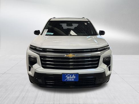 Used 2025 Chevrolet Traverse High Country image 2