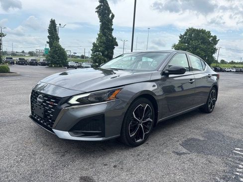 Used 2025 Nissan Altima 2.5 SR FWD image 15