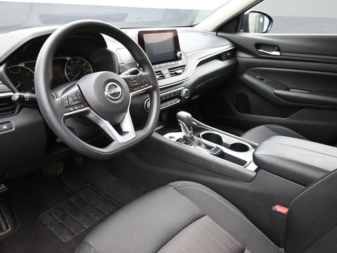 Used 2024 Nissan Altima 2.5 SV image 18