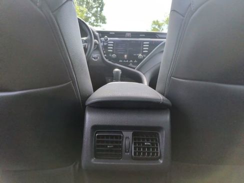 Used 2018 Toyota Camry XSE FWD image 31